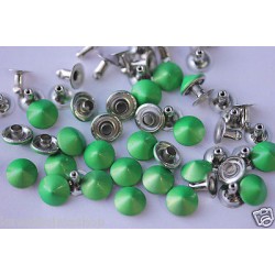 Bochie a cono con rivetto diametro  9mm colore verde smaltato