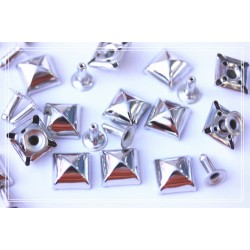 Borchie a piramide con rivetto diametro 12mm colore argento