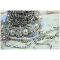 50cm catena con strass SS12 circa 3mm color base argento e strass trasparente