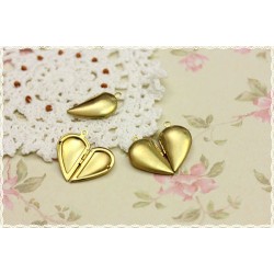 1pz charm ciondolo  in ottone apribile meta cuore portafoto ciondolo color oro misura 25*15mm