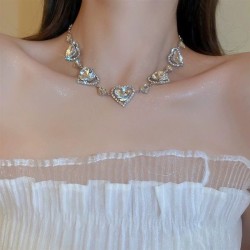 Collana girocollo con strass forma cuore  ,chiusure regolabili