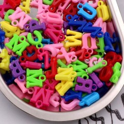 150pz Charm LETTERINE sfuse in Resina colori misti VARIANTE colore a scelta