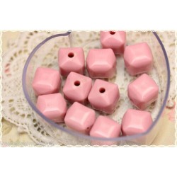 10pcs Faceted pink plastic beads size: 1.8 X 1.8 cm