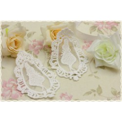 Couple macramé lace alice in wonderland 7,1X4,6cm white